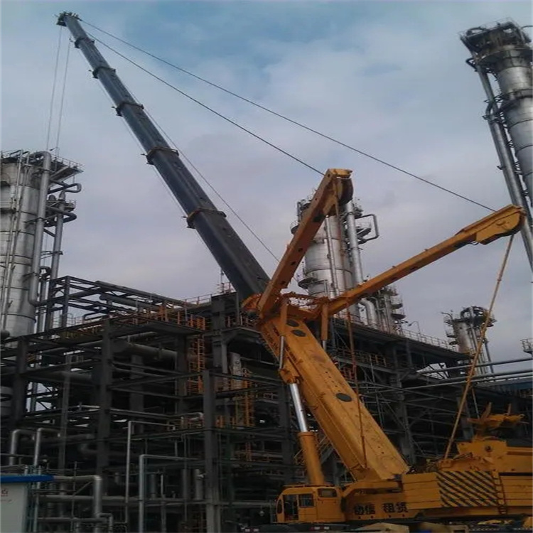 西乡塘吊板房的吊车